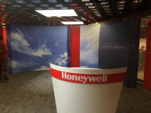 Stand publicitaire en tissus courbe personnalis pour HoneyWell