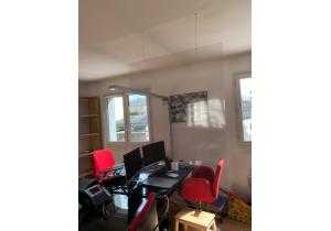 protection hygiaphone suspendu plexiglass comptoir vitre verre acrylique transparent suisse neuchatel