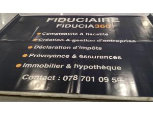 Adh�sif micro-perfor� pour vitrine ou v�hicule avec impression couleurs