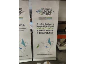 Roll-up structure design premium en 85cm pour Future Minerals Forum