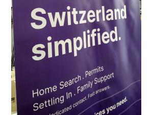Roll-up Alu Premium imprim� et personnalis� face avant 85cm pour Relocation & Expat Services GmbH � Lutry